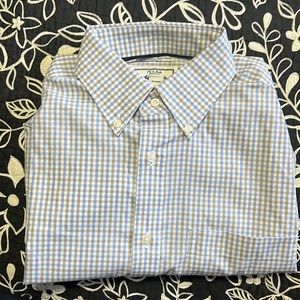 (369)NWOT Mens long sleeve shirt by Jos A Bank. Size 15 1/2-33.